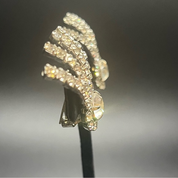 Silver Tone Rhinestone Art Deco Style Diamond Shape StarBurst Clip Earrings - Picture 4 of 9